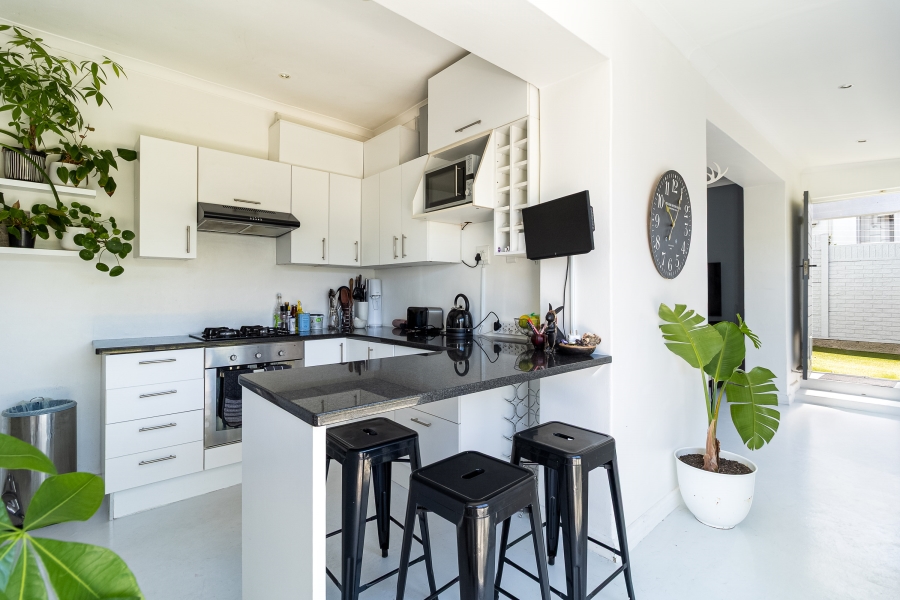 To Let 1 Bedroom Property for Rent in Vredehoek Western Cape